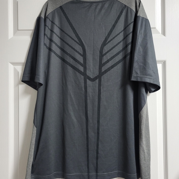 Mens -Reebok- Grey,Moisture Wicking,Short Sleeved T-Shirt-Size 3XL - Picture 4 of 5